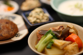 沖縄では食事のことをヌチグスイ(命薬)と言います。